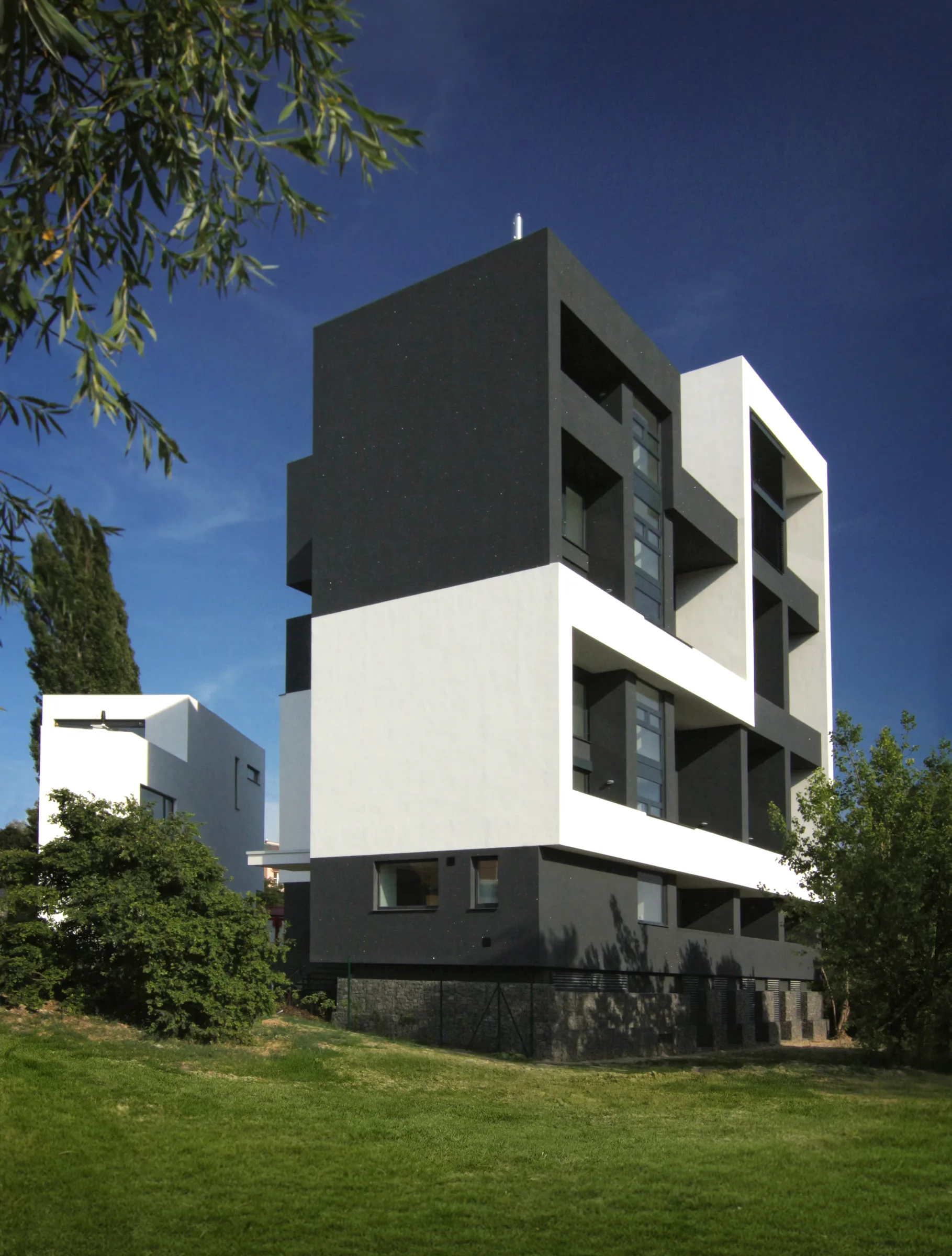 Apartment Building Karlova Ves
